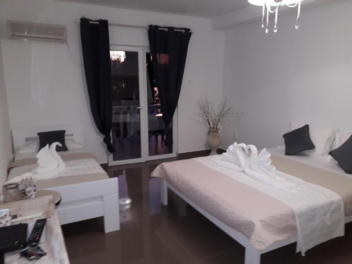 Ana Apartmani Sveti Stefan Buitenkant foto
